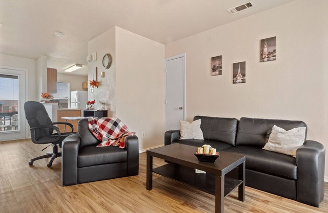 Lovely 2-bedroom condo mins from Ft Hood & Town