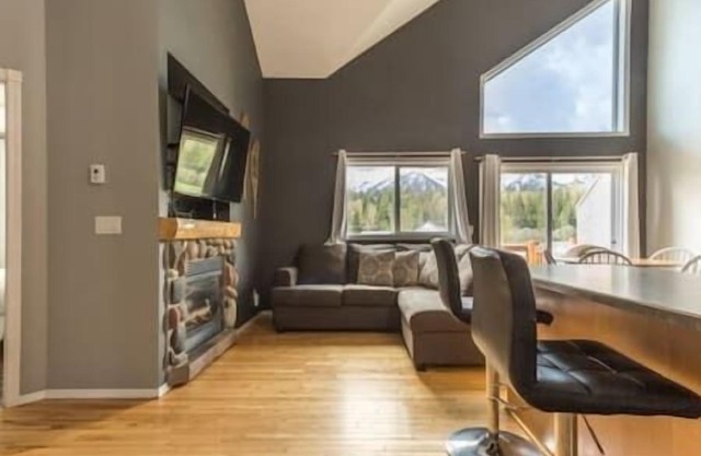 Lovely 2 bedroom condo with patio and BBQ