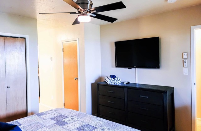 Lovely 2-Bedroom Condo w/ View, Pool, Balcony & BBQ