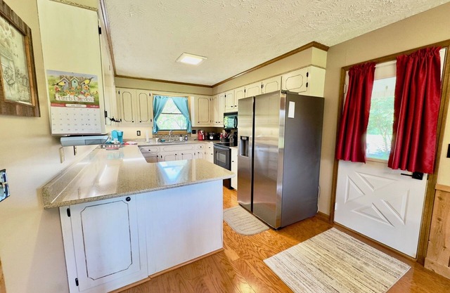 Lovely 2-bedroom cottage if you enjoy relaxing after a full day of fun.