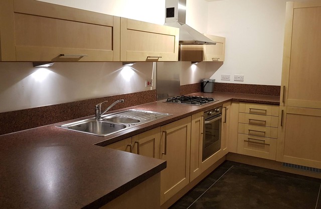 Lovely 2-bedroom holiday home with free parking