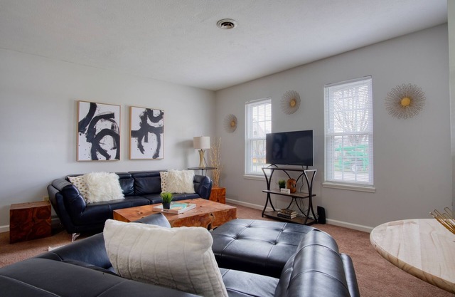 Lovely 2-Bedroom Home Located Close To It All