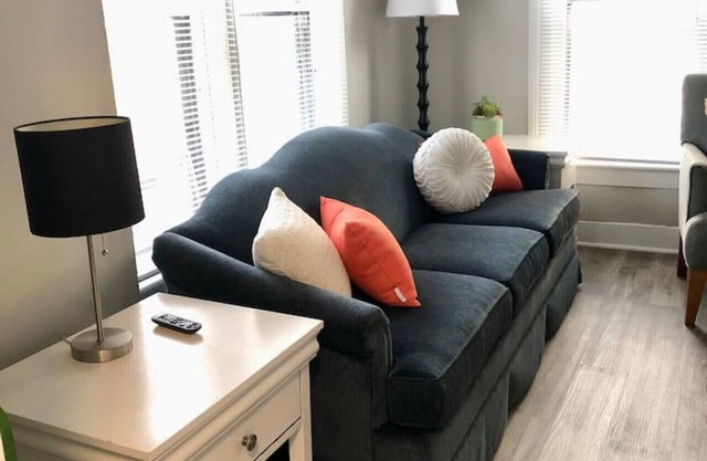Lovely 2 bedroom rental unit in Historic District!
