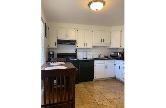 Lovely 2 bedroom with free private carport parking