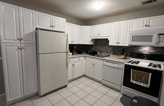 Lovely 2bdr condo