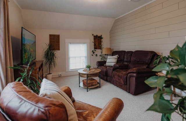 Lovely 2nd Floor Apartment