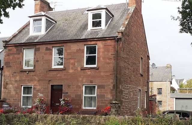 Lovely 3-Bed Apartment in Alyth