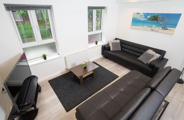 Lovely 3 Bed Flat in a Great Location in London