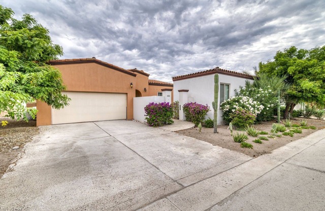 Lovely 3-bedroom and 3-bathroom Villa located in Paraiso del Mar