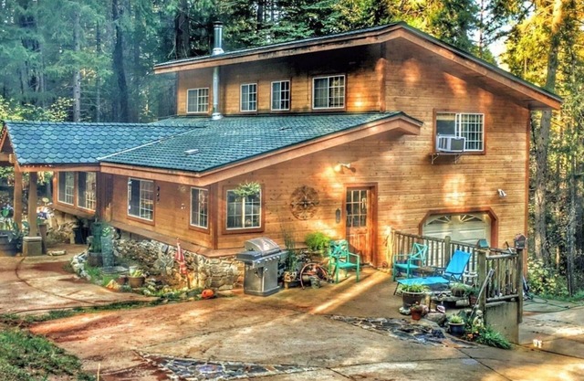Lovely 3-Bedroom Cabin House With Outdoor Hot Tub At Way Woods Retreat