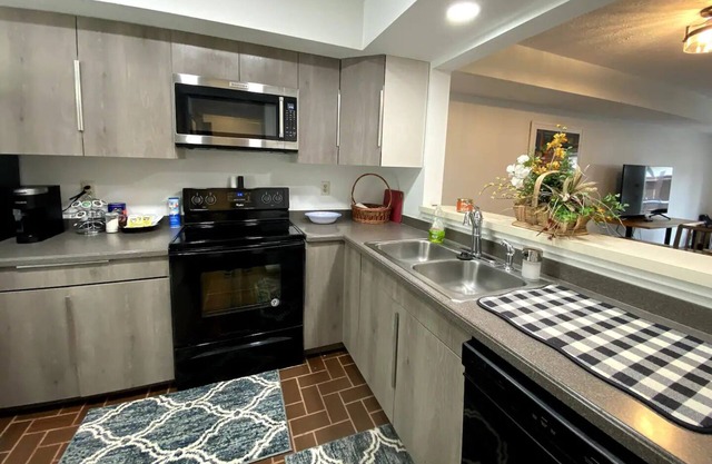 Lovely 3 Bedroom Condo in Centerville!