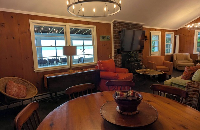 Lovely 3-bedroom cottage with dock and lake frontage on Long Lake in Bridgton