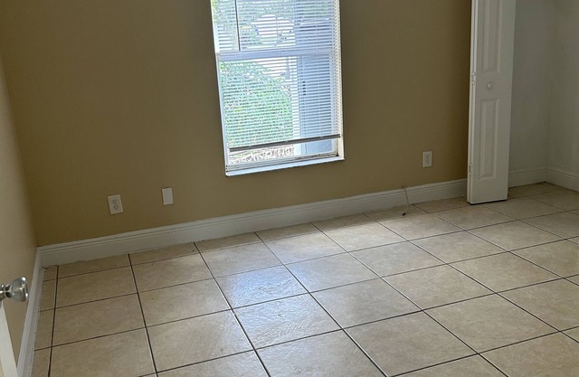 Lovely 3-bedroom house with garden in Lehigh Acres