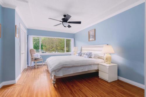 LOVELY 3 bedroom PORT MOODY spacious home 6 people free parking