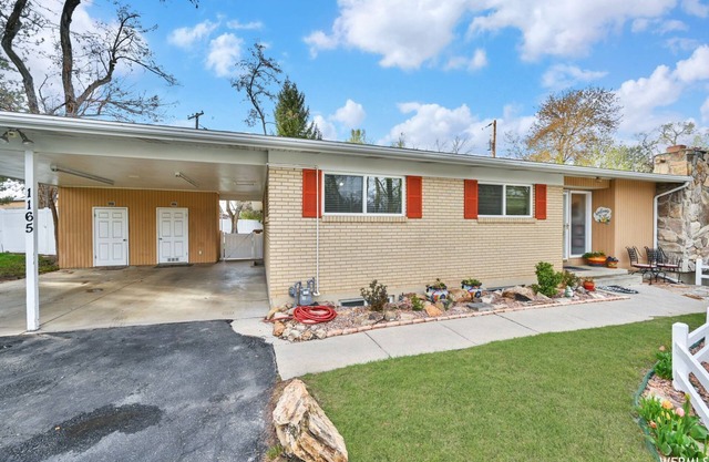 Lovely 3 bedroom ski rental/basement apartment