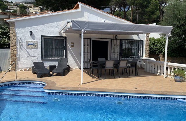 schöne freistehende Villa mit 3 Schlafzimmern und Pool