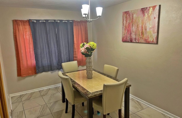 Lovely 3 Bedroom with entertainment basement