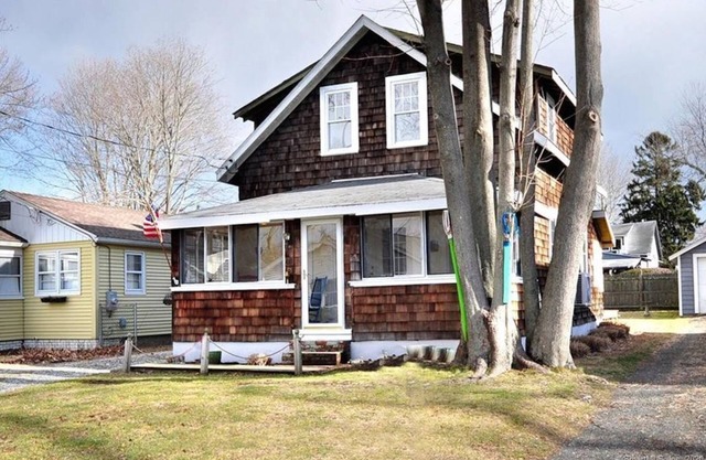 Lovely 3 BR Beach house with beach just a 1 block walk away