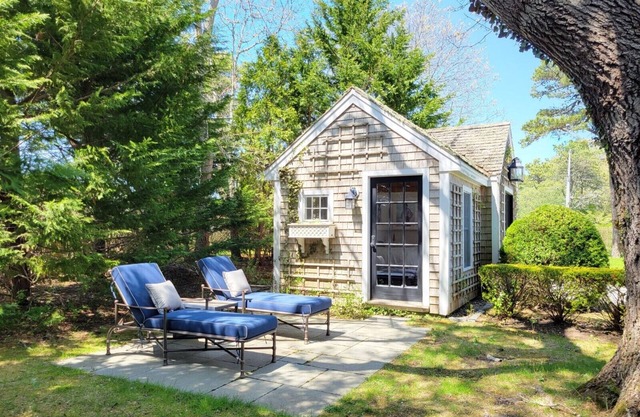 Lovely 3 BR Home in Harbor Coves, North Chatham.Peaceful Setting!