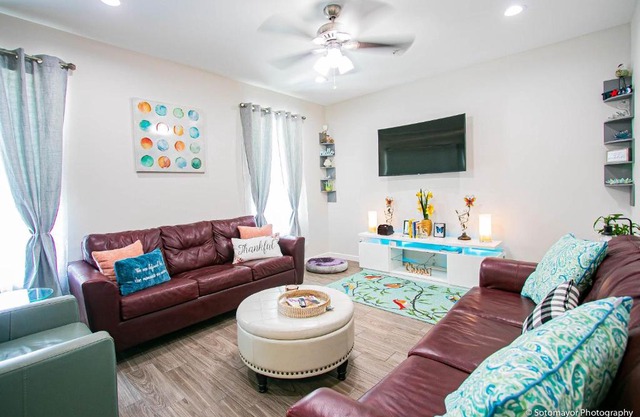 lovely, 3BR near airport,hospitals, mall-shops