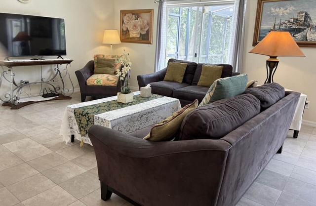 Lovely 4 bed 2 bath Family retreat