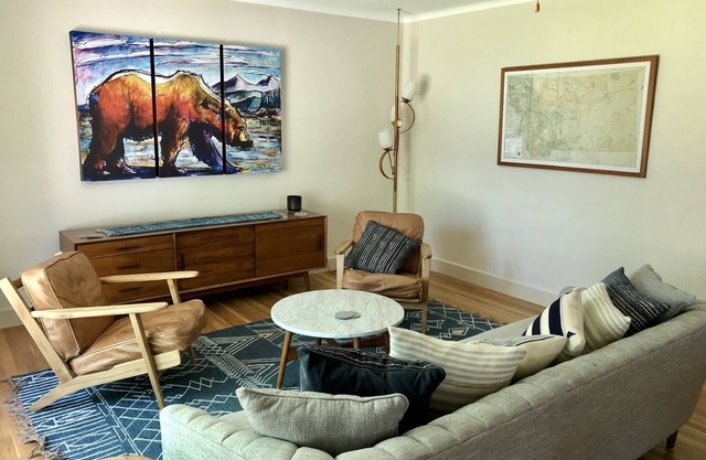 Schönes 4 Bett 2 Badehaus. In der Nähe der Innenstadt, des River Trail, der Universität und mehr!