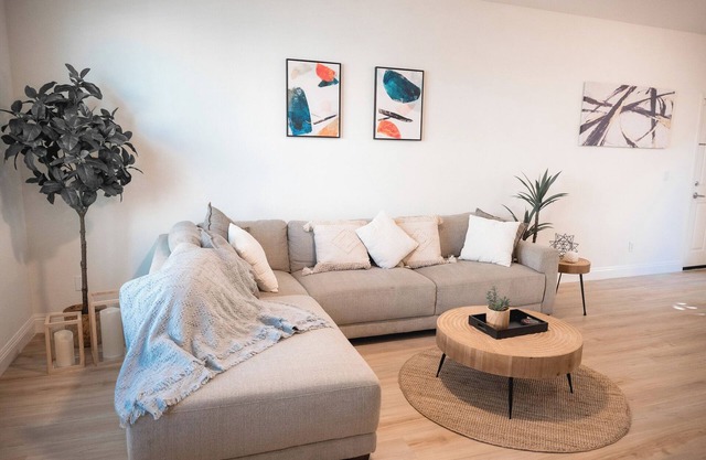 Lovely 4-bedroom house with AC in Sacramento