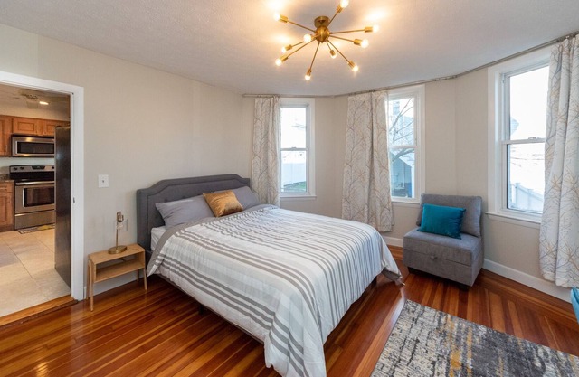 Lovely 4-bedroom near Boston with WFH setup