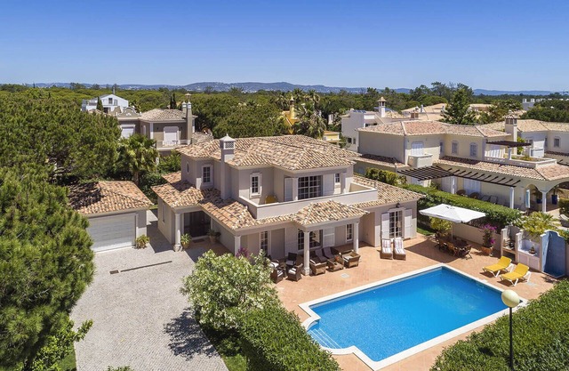 4 Schlafzimmer Villa mit privatem Pool in Varandas do Lago