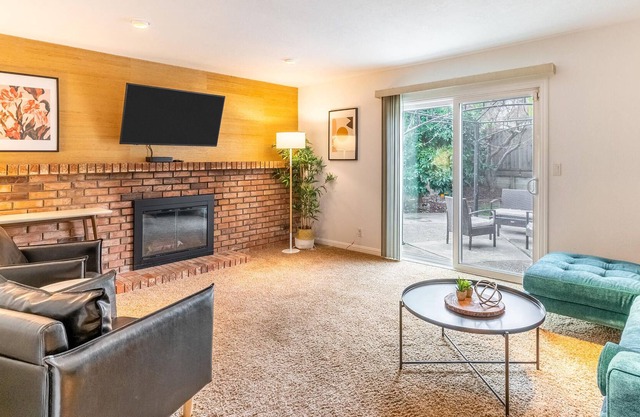 Lovely 4BR House in San Jose w/ Fenced Yard
