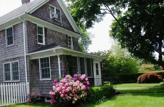 Lovely 5 BR Village Home with Heated Pool in Heart of East Hampton. Walk to All!