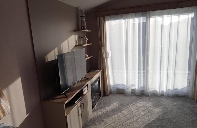 Lovely 6 berth caravan with decking at Haven Skegness, Lincolnshire ref 88037OB