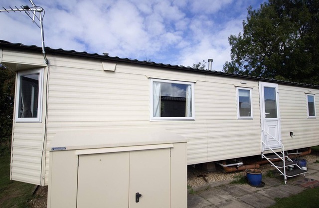 Lovely 6 berth caravan at Sunnydale Park in Lincs ref 35111AF