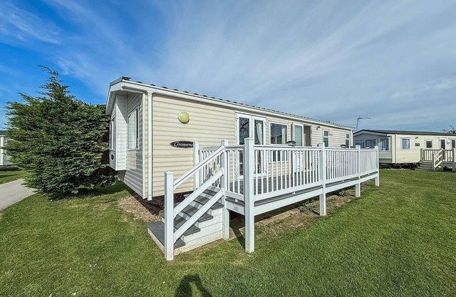 Lovely 6 berth caravan with decking at Sunnydale Holiday Park ref 35130SD