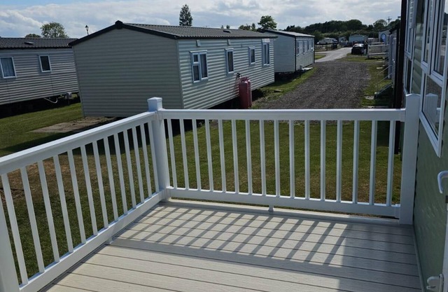 Lovely 8 berth caravan at Sunnydale in Lincolnshire ref 35239S