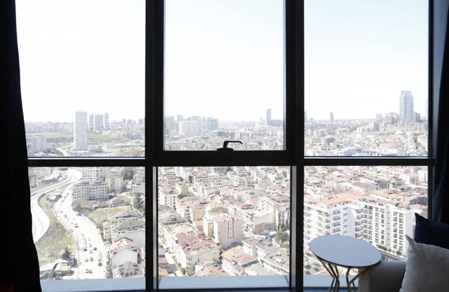 Lovely and Central Flat with City View in Atasehir