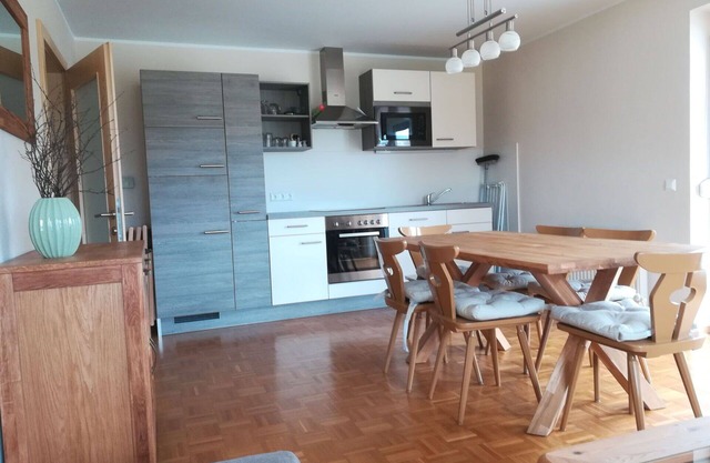 Herrliche Wohnung für 5 Personen mit W-LAN, TV, Balkon und Parkplatz