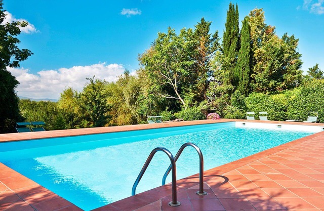 Gemütliche Wohnung in einem Ferienhaus für 2 Gäste mit W-LAN, Pool, TV, Terrasse und Parkplatz