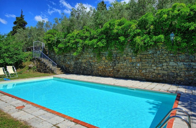 Herrliche Wohnung mit Pool, W-LAN, TV, Haustiere erlaubt und Parkplatz, bei Greve In Chianti