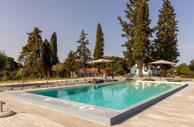 Herrliche Wohnung in einem Ferienhaus mit W-LAN, Pool, Klimaanlage, TV, Terrasse und Parkplatz