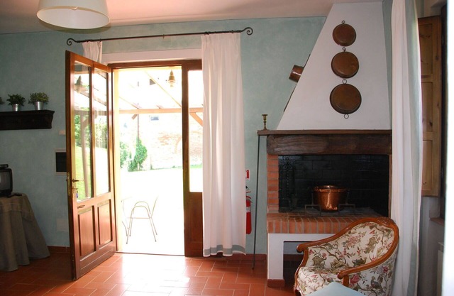 Wohnung in einem Ferienhaus mit W-LAN, Pool, Innenhof, Panoramablick, Parkplatz, bei San Gimignano