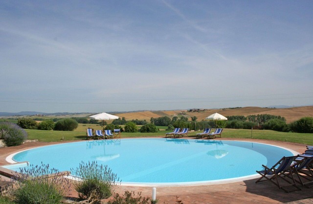 Schöne Wohnung für 5 Personen mit Pool, W-LAN, Panoramablick und Parkplatz, bei Siena
