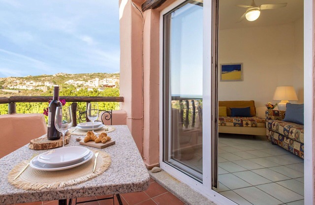 Schöne Wohnung mit W-LAN, Pool, Klimaanlage, TV, Terrasse, Haustiere erlaubt und Parkplatz