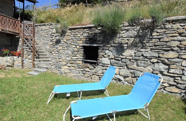 Gemütliche Wohnung für 4 Personen mit TV, Balkon, Haustiere erlaubt und Parkplatz, bei Aosta