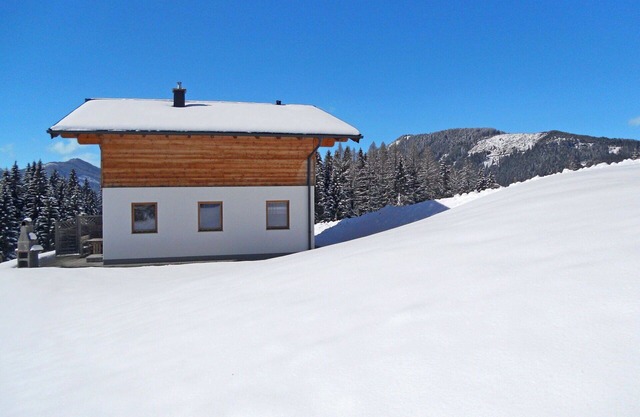Herrliche Wohnung in einem Ferienhaus für 12 Leute mit W-LAN, TV, Terrasse und Parkplatz