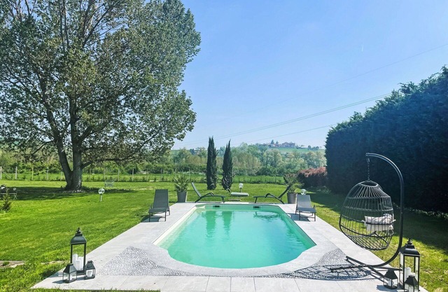 Gemütliche Wohnung für 4 Gäste mit Pool, W-LAN, TV, Innenhof und Parkplatz