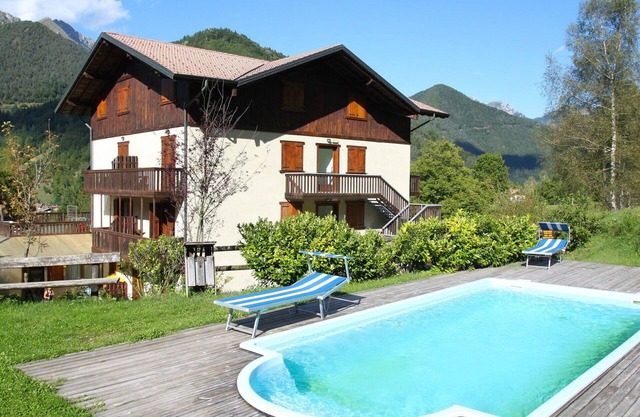 Lovely apartment with WIFI, pool, TV, terrace, pets allowed and parking, close to Riva Del Garda