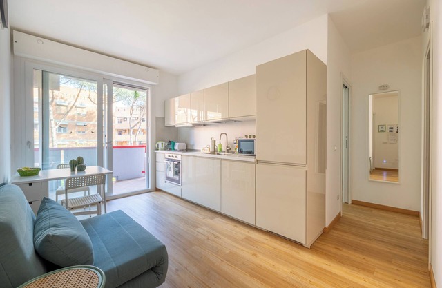 Lovely apartment 5 minutes walk from Tor di Valle Station of MetroMare line