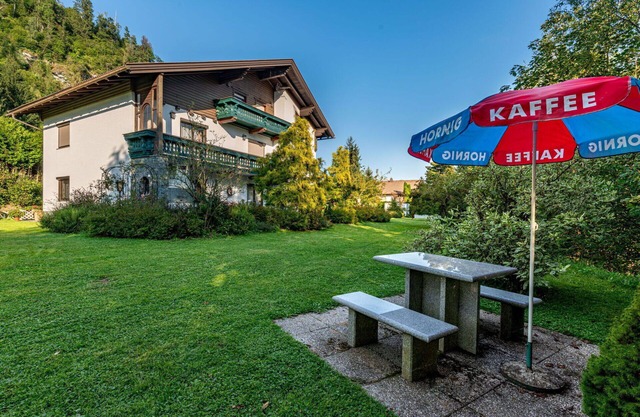 Schöne Wohnung für 4 Leute mit W-LAN, TV, Innenhof, Haustiere erlaubt und Parkplatz