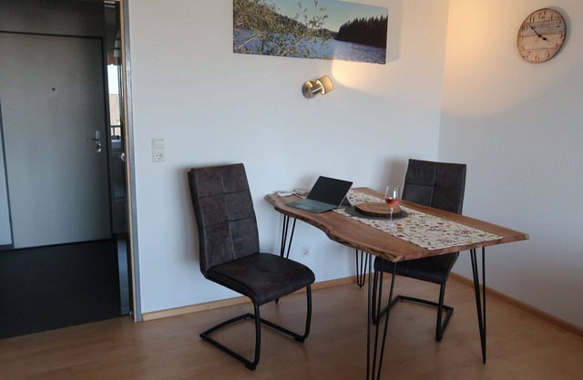 Herrliche Wohnung für 2 Personen mit Pool, W-LAN, TV, Balkon, Haustiere erlaubt und Parkplatz